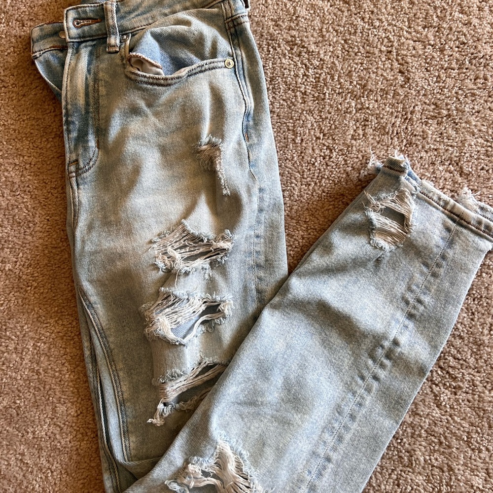 Mom Jean size 2 American Eagle